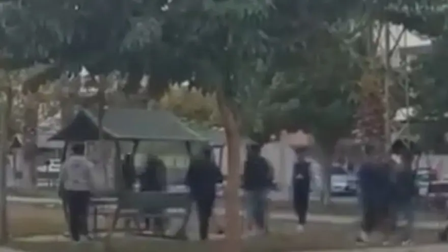 Liselilerin kavgasındaiki öğrenci silahla vuruldu! 1 Liselilerin kavgasındaiki öğrenci silahla vuruldu! 1