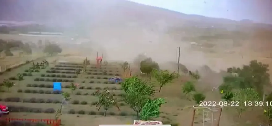 Burdur'da hortum: Bir kişi havaya savruldu 2