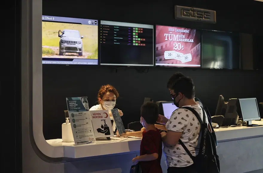 Sinema salonları yeniden kapılarını açtı 5