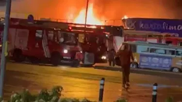 İstanbul'da balıkçı barınağı yangını: Dört restoran kül oldu