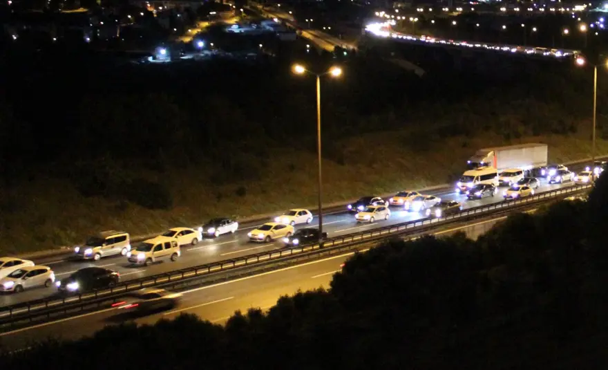 Bayram dönüşü trafik yoğunluğu 33