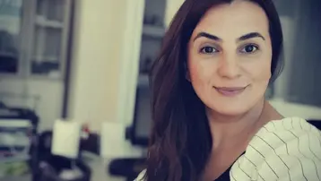 Kazada hayatını kaybeden genç kadın gözyaşları içinde toprağa verildi