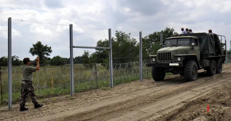 Macaristan-Sırbistan sınırına tel örgü 6 Macaristan-Sırbistan sınırına tel örgü 6