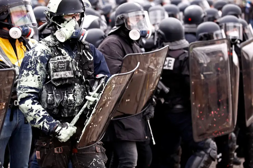 Paris'te 167 sarı yelekli gözaltına alındı 6