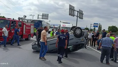 Otomobil, hafif ticari araçla çarpıştı: 1 çocuk öldü, 8 kişi yaralandı