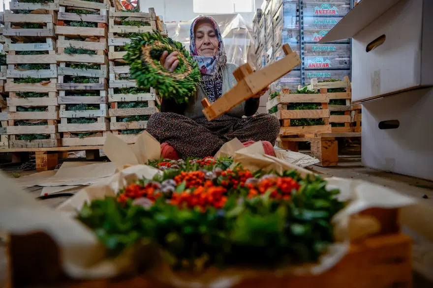 Antalyalı kadınlar Avrupa'ya Noel çelengi üretiyor 15