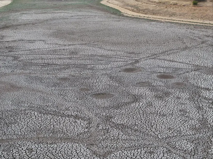 Kuraklık su kaynaklarını etkiliyor: Şerbettar Göleti tamamen kurudu 