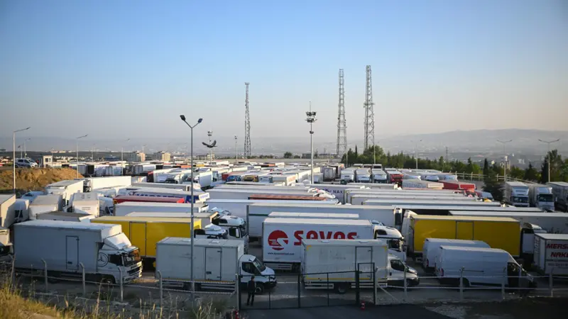 YKS kitapçıkları TIR'larla sevk ediliyor