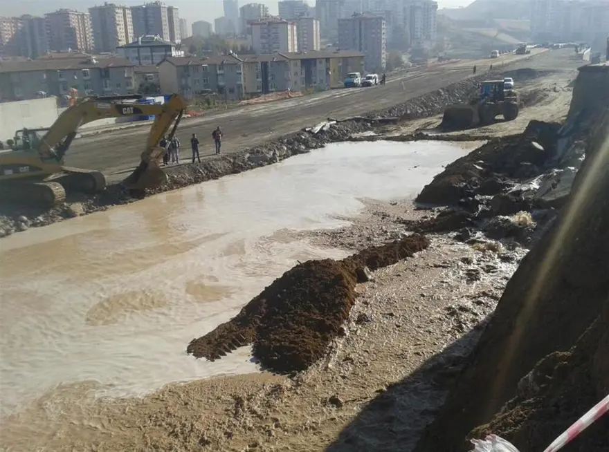 ODTÜ Yolu'nda göçük 3