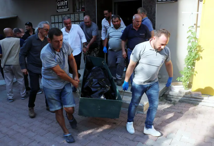 Şüpheli ölüm olayına giden polisler asansörde mahsur kaldı 3