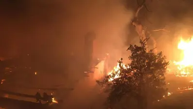 Köyde yangın paniği:Alevlerin sardığı ev küle döndü