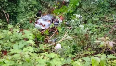 Rize’de gelin arabası şarampole uçtu: 5 yaralı
