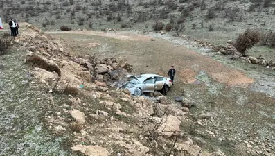 Mardin’de kontrolden çıkan otomobil şarampole devrildi: 4 yaralı