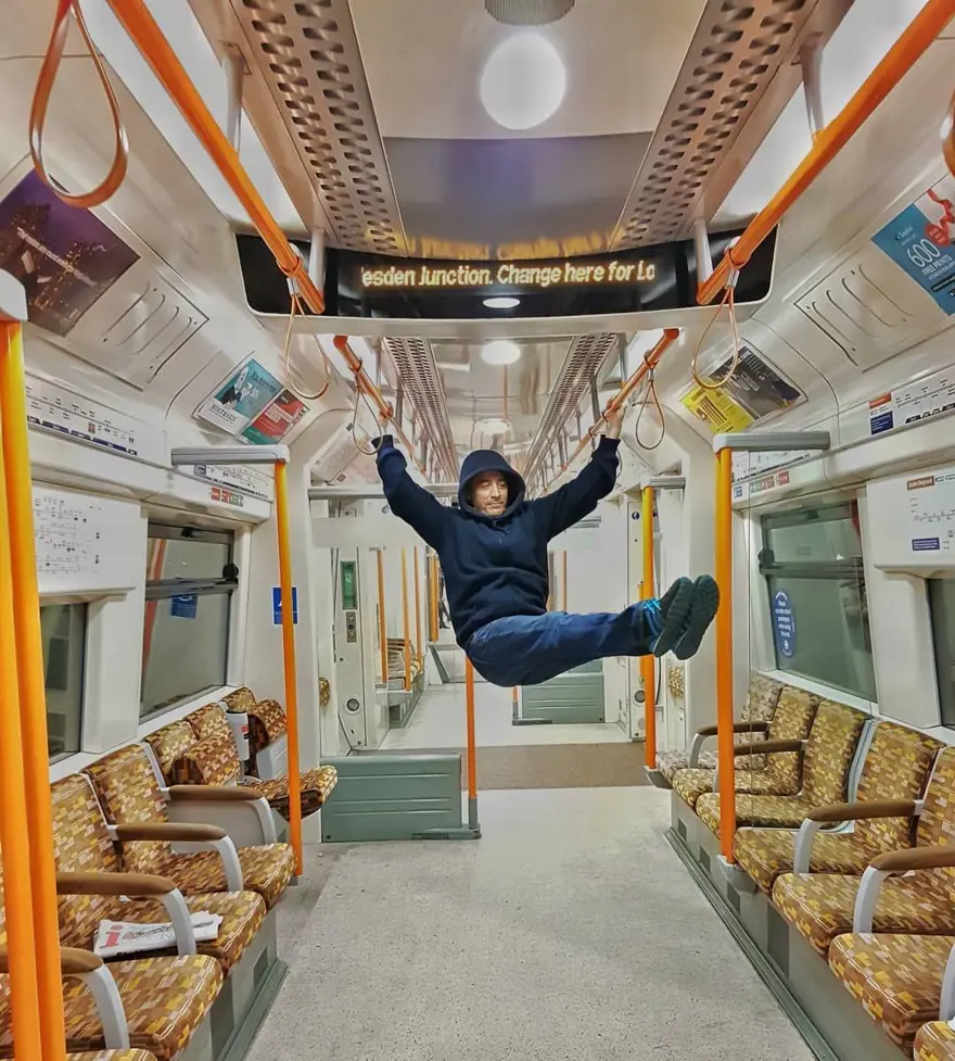 Oyuncu Merve Boluğur otobüste (Toplu taşıma kullanan ünlüler) 28