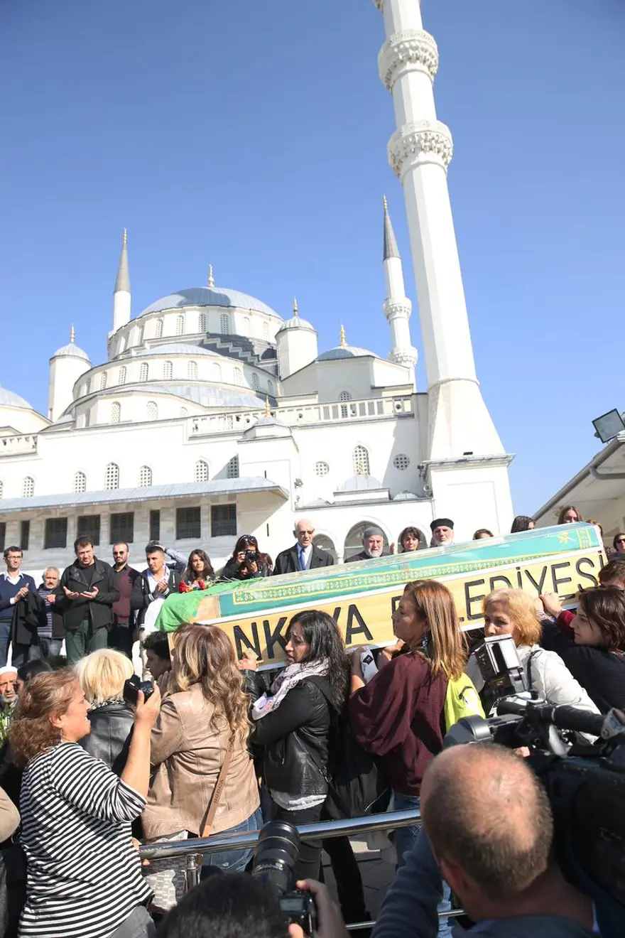 Gülten Akın son yolculuğuna uğurlandı 11 Gülten Akın son yolculuğuna uğurlandı 11