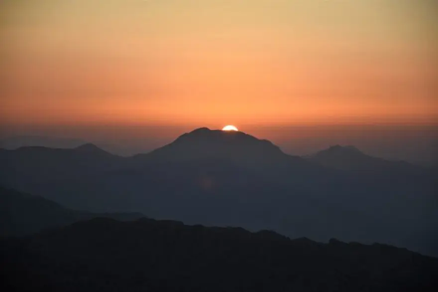 nemrut dağı, nemrut heykelleri, nemrut heykelleri nerede, nemrut dağı milli parkı, güneşin doğuşunun ve batışının en güzel olduğu yerler, adıyaman gezilecek yerler, seyahat, gezi, tatil 4
