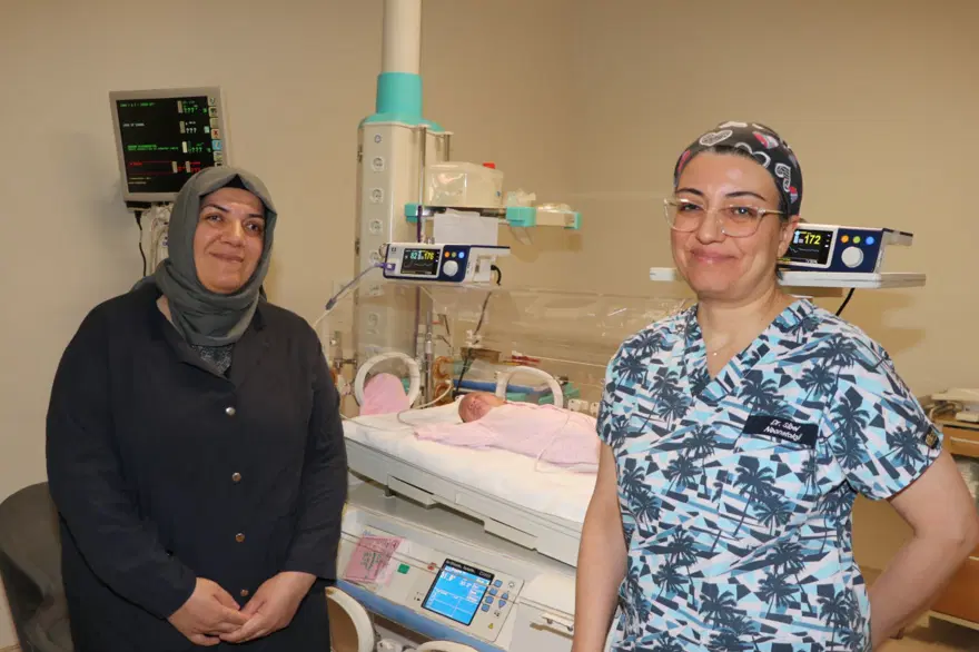 Organları gelişmeden doğdular, aylarca yoğun bakımda kaldılar... 2 bebeğin mucize kurtuluşu 8