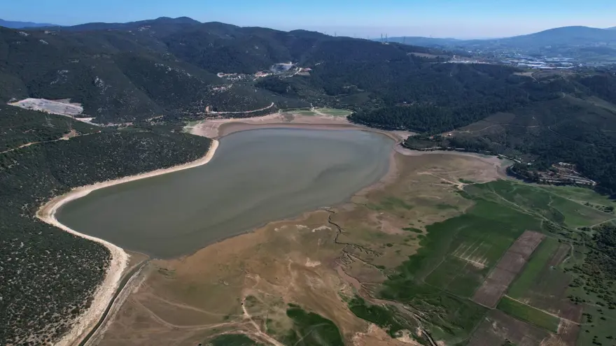 Göl resmen çöle döndü: Yüzde 90'ı kurudu, metrelerce çekildi 3