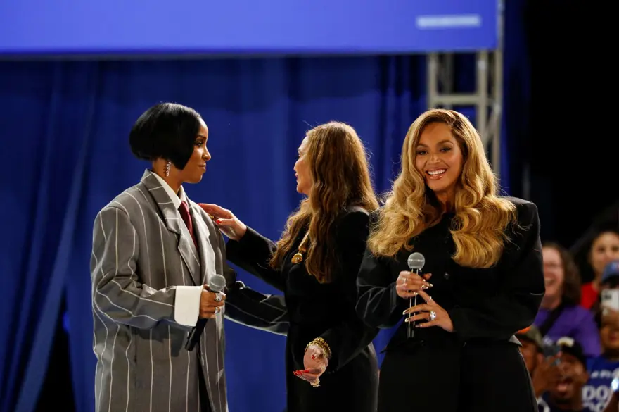 ABD seçimlerinde yıldızlar geçidi: Beyonce, Harris mitinginde 1