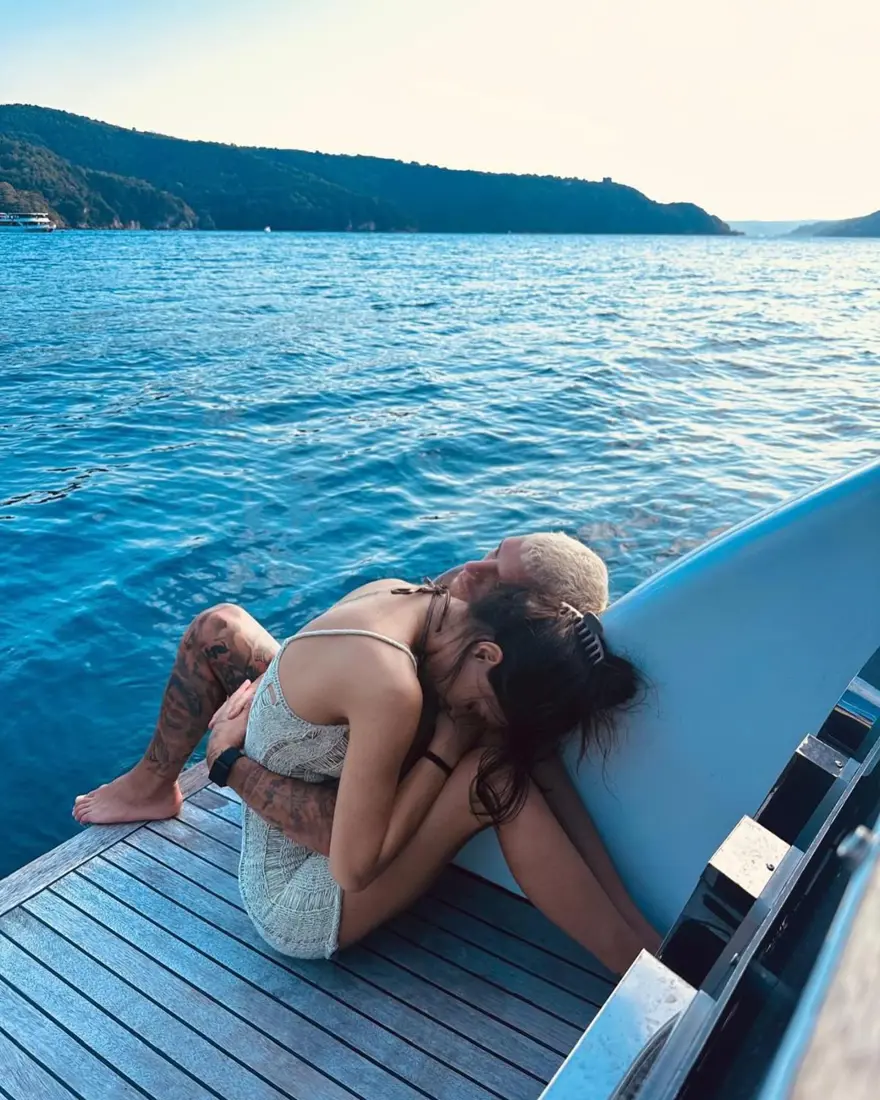 Galatasaraylı Lucas Torreira ile Devrim Özkan'dan aşk pozu 8