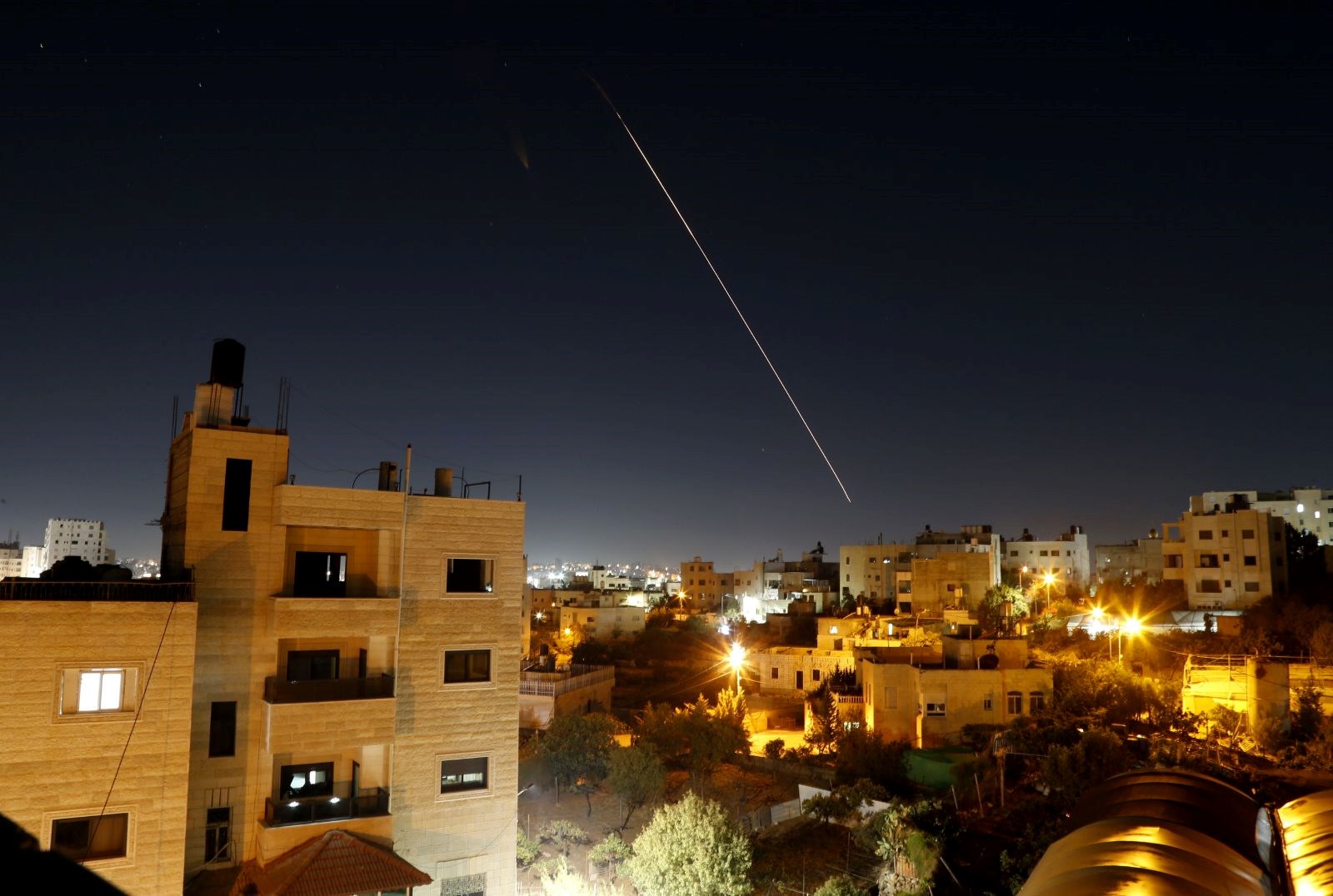 Husilerden İsrail'de havalimanına saldırı: 2 yaralı