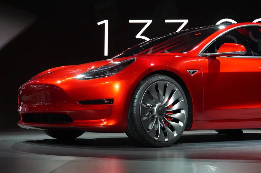 Tesla Model 3 görücüye çıktı 1