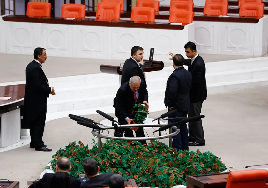 Meclis'te yumruklu kavga 24