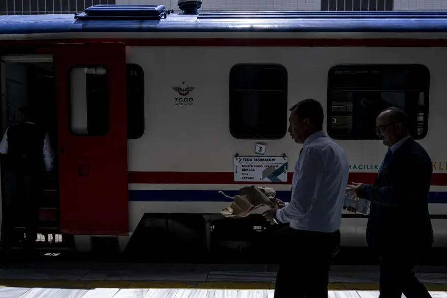 Turistik Tatvan Treni törenle ilk seferine başladı 7
