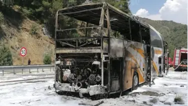 Seyir halindeki yolcu otobüsü yandı