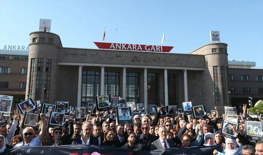 Ankara Garı saldırısında hayatını kaybedenler anıldı 1 Ankara Garı saldırısında hayatını kaybedenler anıldı 1