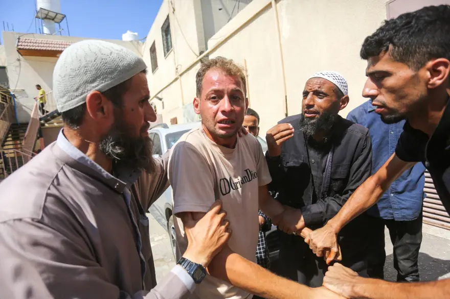 TÜM AİLESİNİ KAYBETTİ 4