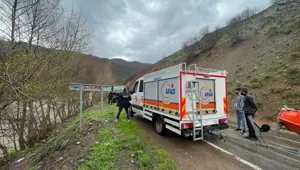 Munzur Çayı'na düşen otomobildeki 3 kişi aranıyor