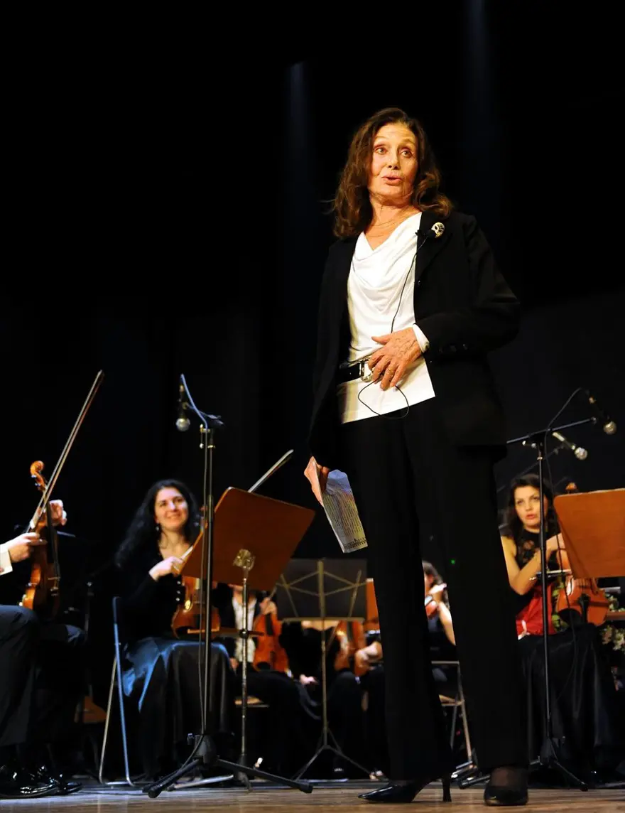 Usta sanatçı Yıldız Kenter son yolculuğuna uğurlandı 22