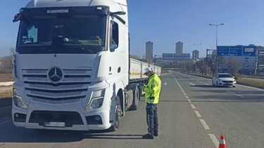 424 bin 968 araca denetim, 135 bin 140 sürücüye ceza