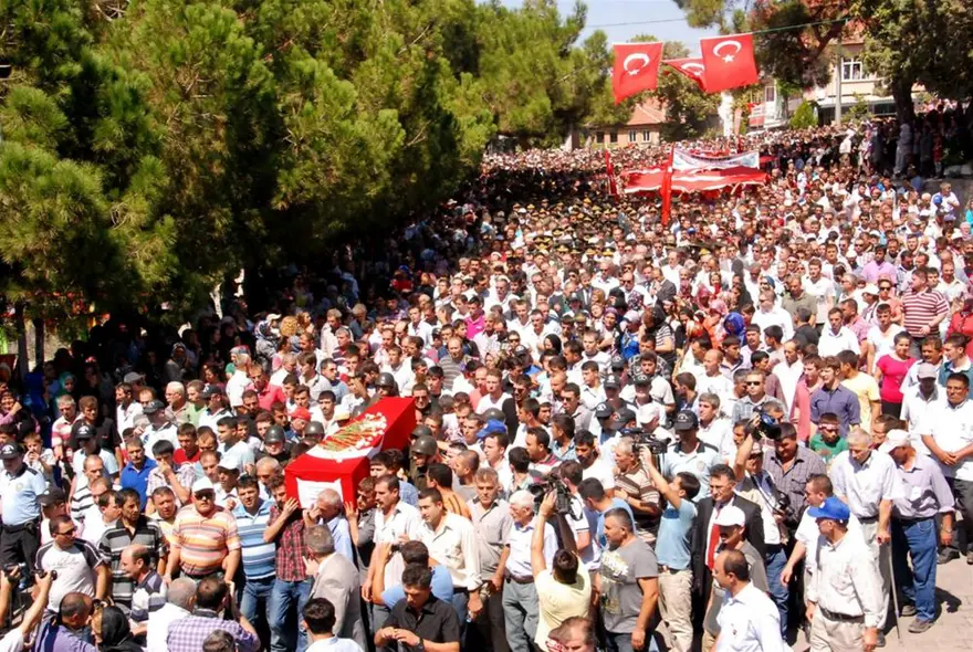 Şemdinli şehitleri son yolculuklarına uğurlandı 2