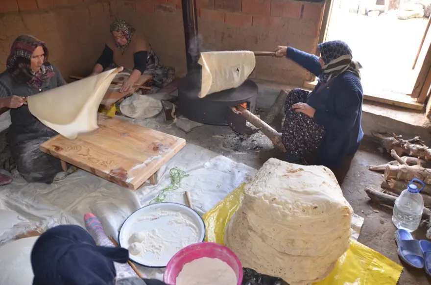 Bir kilo undan 500 tane çıkıyor! Antalyalıların vazgeçilmez lezzeti: Kış boyunca bayatlamıyor 1