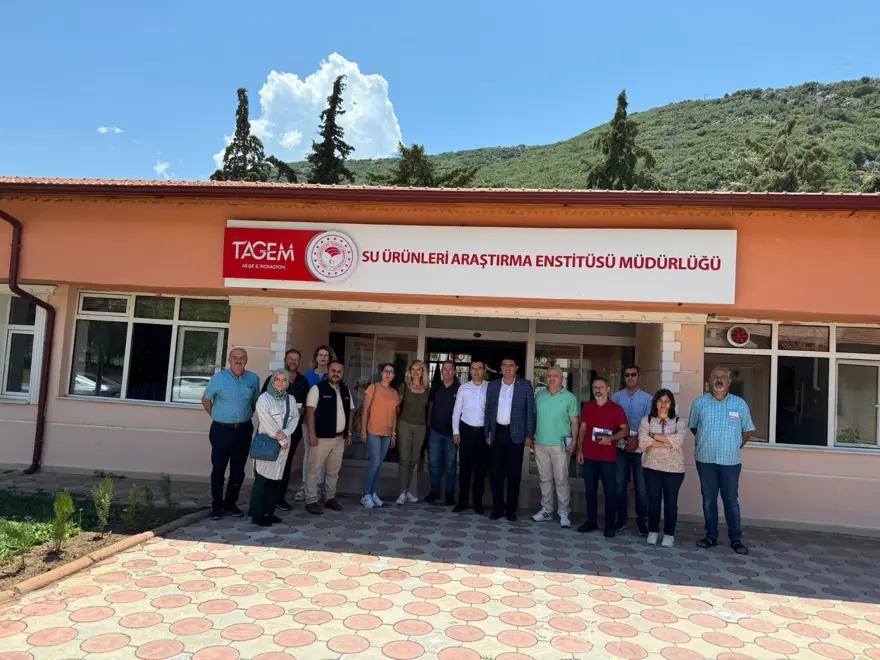 Bakanlık harekete geçti! Eğirdir Göl'ü can çekişiyor 3