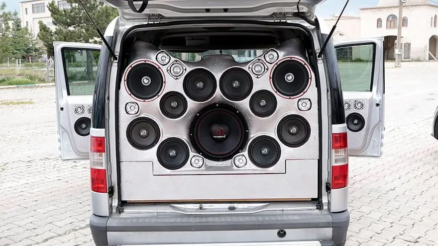 ARAÇTA YÜKSEK SESLE MÜZİK DİNLEME CEZASI 11 ARAÇTA YÜKSEK SESLE MÜZİK DİNLEME CEZASI 11