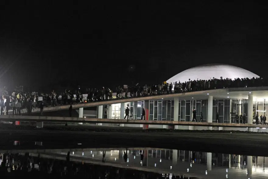 Brezilya'da 200 bin kişi ayakta 55