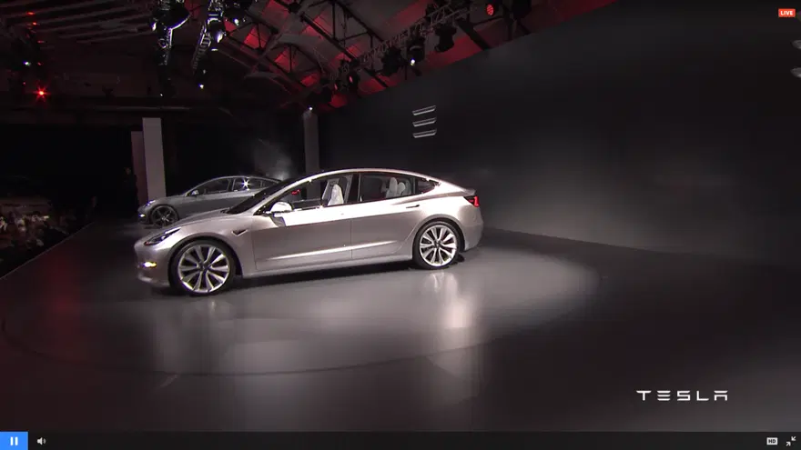 Tesla Model 3 görücüye çıktı 23
