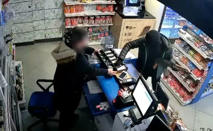 Oyuncaktüfekle benzinciyi soydu 2