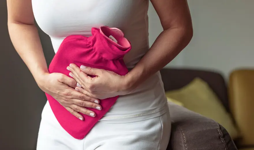 Kucağında sıcak su torbası patlayan genç kız hastanelik oldu 1