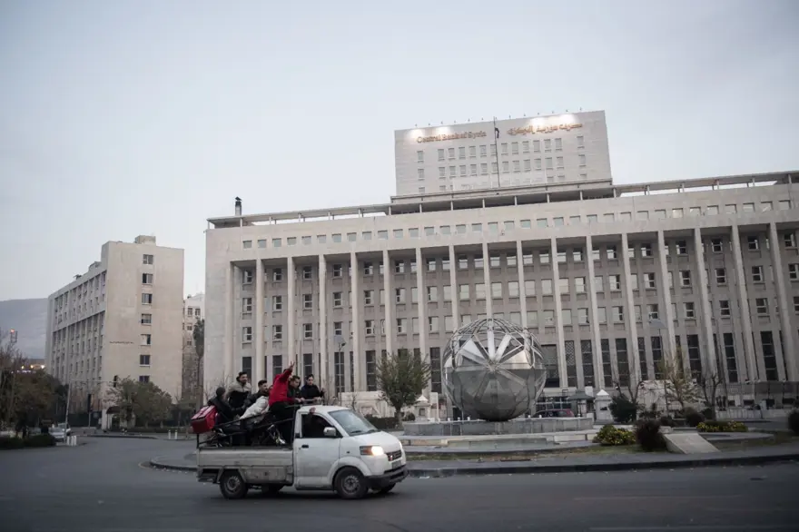 Esad rejiminin sonu: Şam'da halk sokaklara döküldü 7 Esad rejiminin sonu: Şam'da halk sokaklara döküldü 7