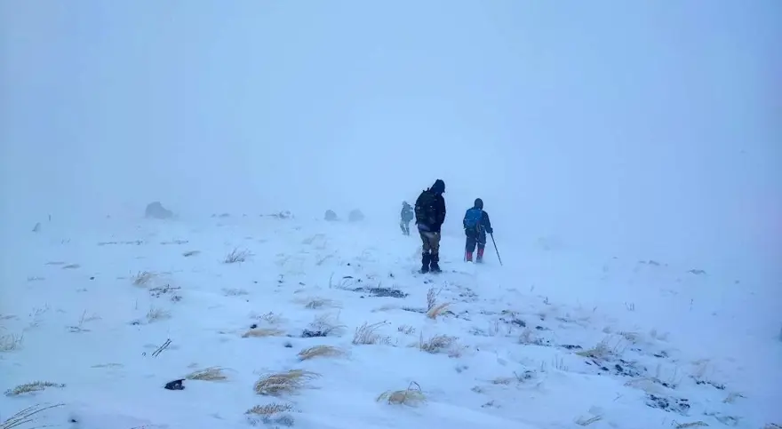 Van'da dağcılar 2 bin 800 rakımlı Hayal Dağı'na tırmandı 1 Van'da dağcılar 2 bin 800 rakımlı Hayal Dağı'na tırmandı 1