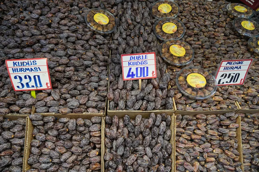 Ramazan'ın vazgeçilmezi 15 çeşidiyle tezgahta: Yoğun talep var 4 Ramazan'ın vazgeçilmezi 15 çeşidiyle tezgahta: Yoğun talep var 4