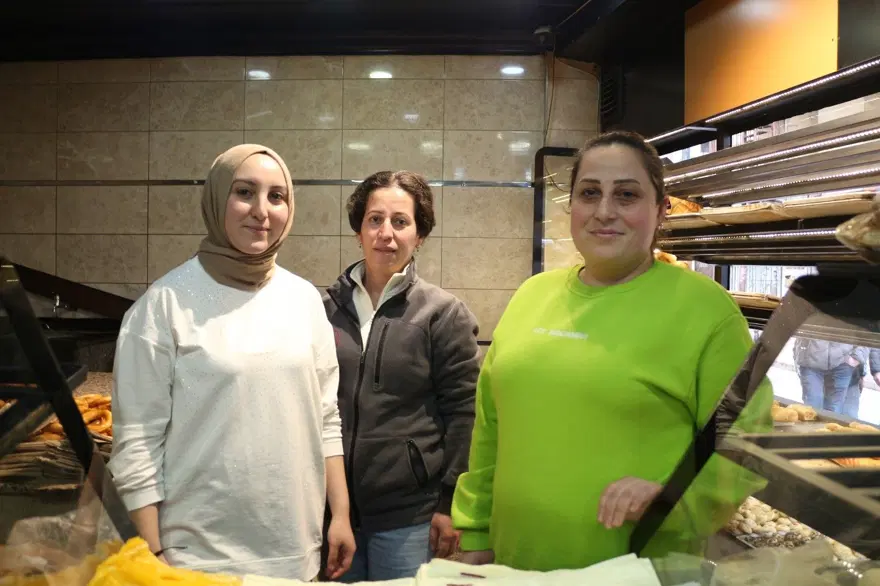 Yaptığı işle kadınlara ilhan oluyor: Simitten ekmeğe fırında her şeyi yapıyor 3