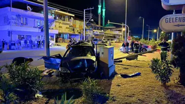 Aydın'da direğe çarparak savrulan otomobilde 4 kişi yaralandı