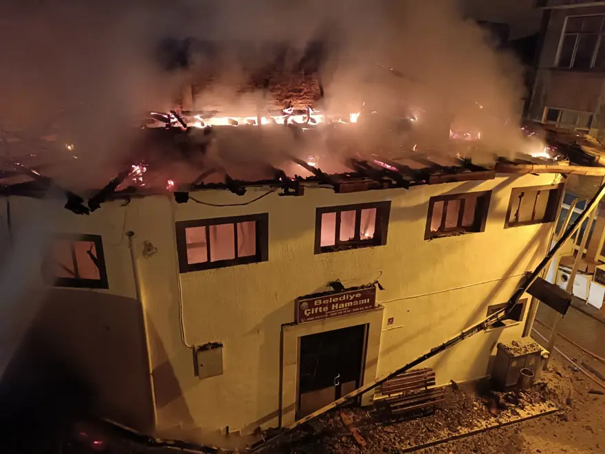 Kastamonu'da tarihi hamam yandı 