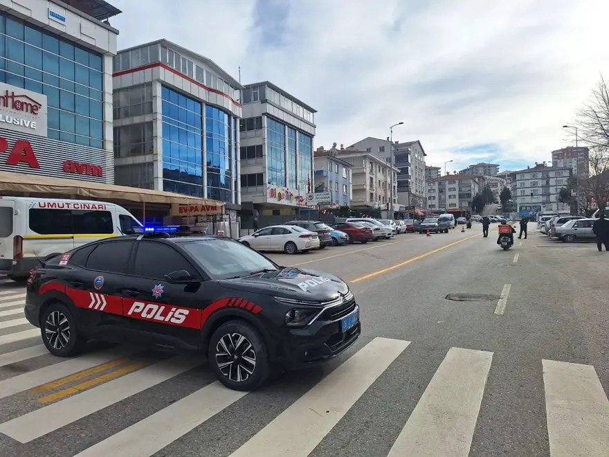 Ankara'da korku dolu anlar: Boşanma aşamasındaki eşinin aracına kurşun yağdırdı 2 Ankara'da korku dolu anlar: Boşanma aşamasındaki eşinin aracına kurşun yağdırdı 2