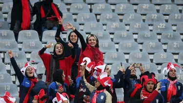 İran'da 39 yıl sonra bir ilk: Kadınlar futbol maçında